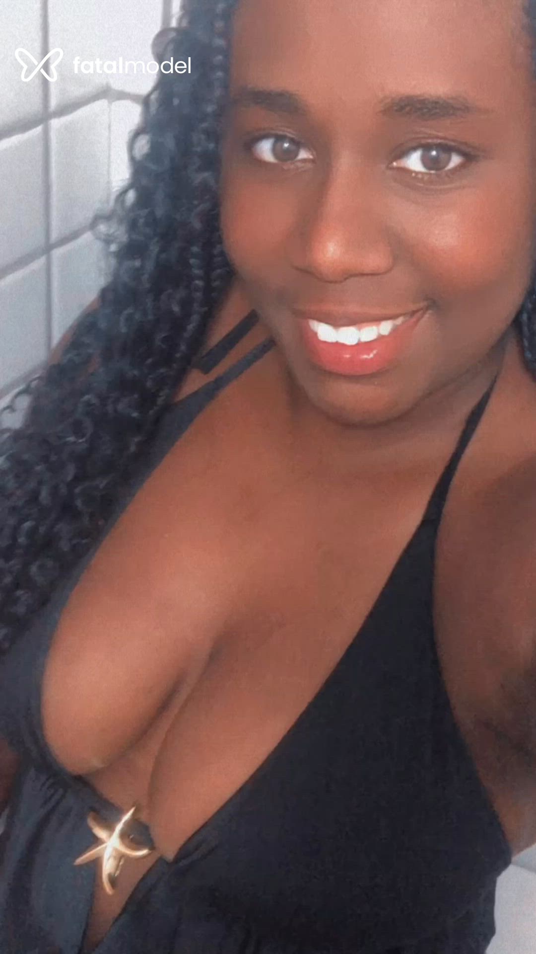 Acompanhante mulher morena (o) de olhos pretos - Pretinhatata