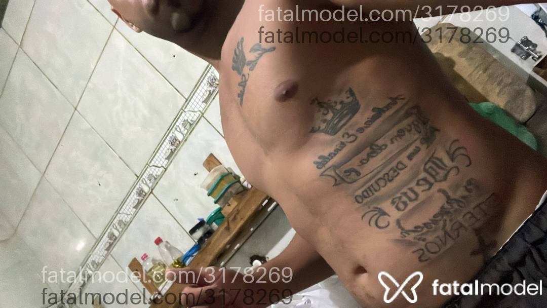 Acompanhante homem com cabelo grisalho de olhos castanhos em Rio de Janeiro Acompanhante homem com cabelo grisalho de olhos castanhos em Rio de Janeiro - Ooooo
