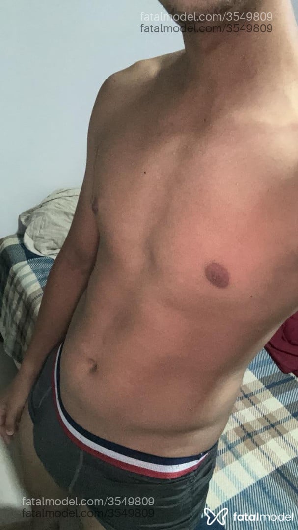Acompanhante homem morena (o) de olhos castanhos - Lucas