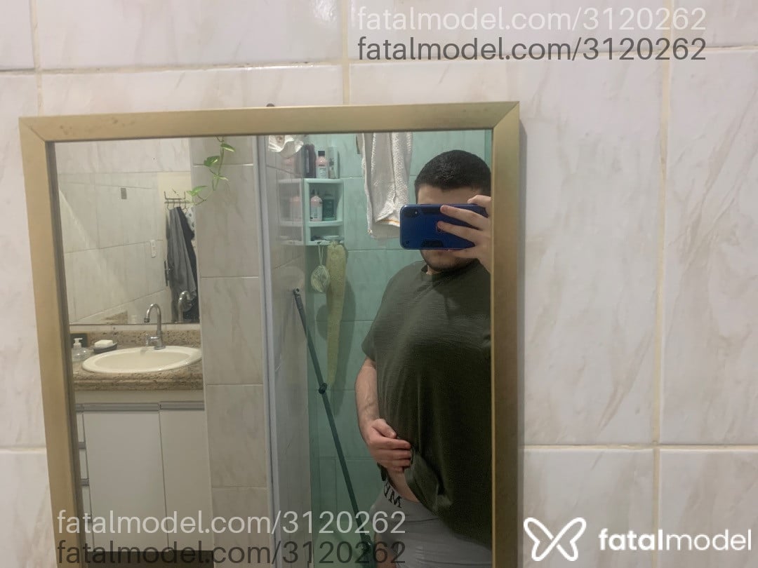 Acompanhante homem com cabelo castanho de olhos castanhos - BruBru