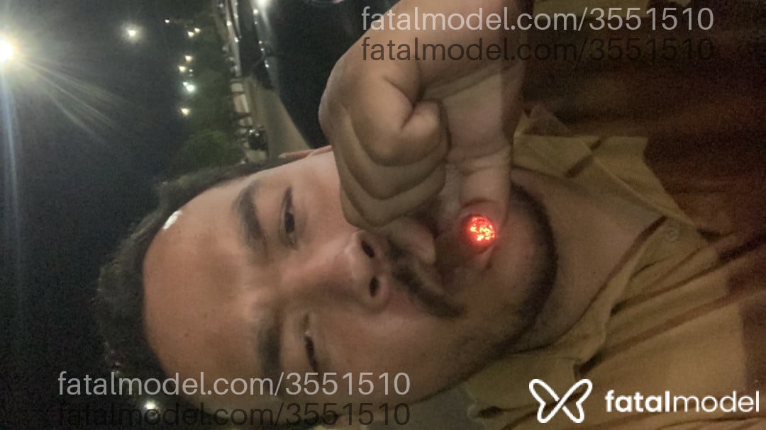 Acompanhante homem com cabelo castanho de olhos castanhos - Vínicios