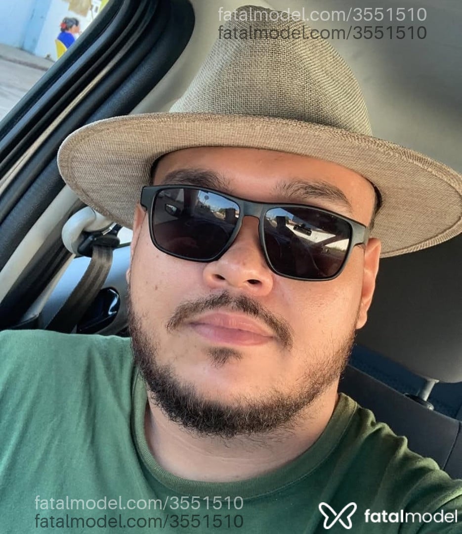 Acompanhante homem com cabelo castanho de olhos castanhos - Vínicios