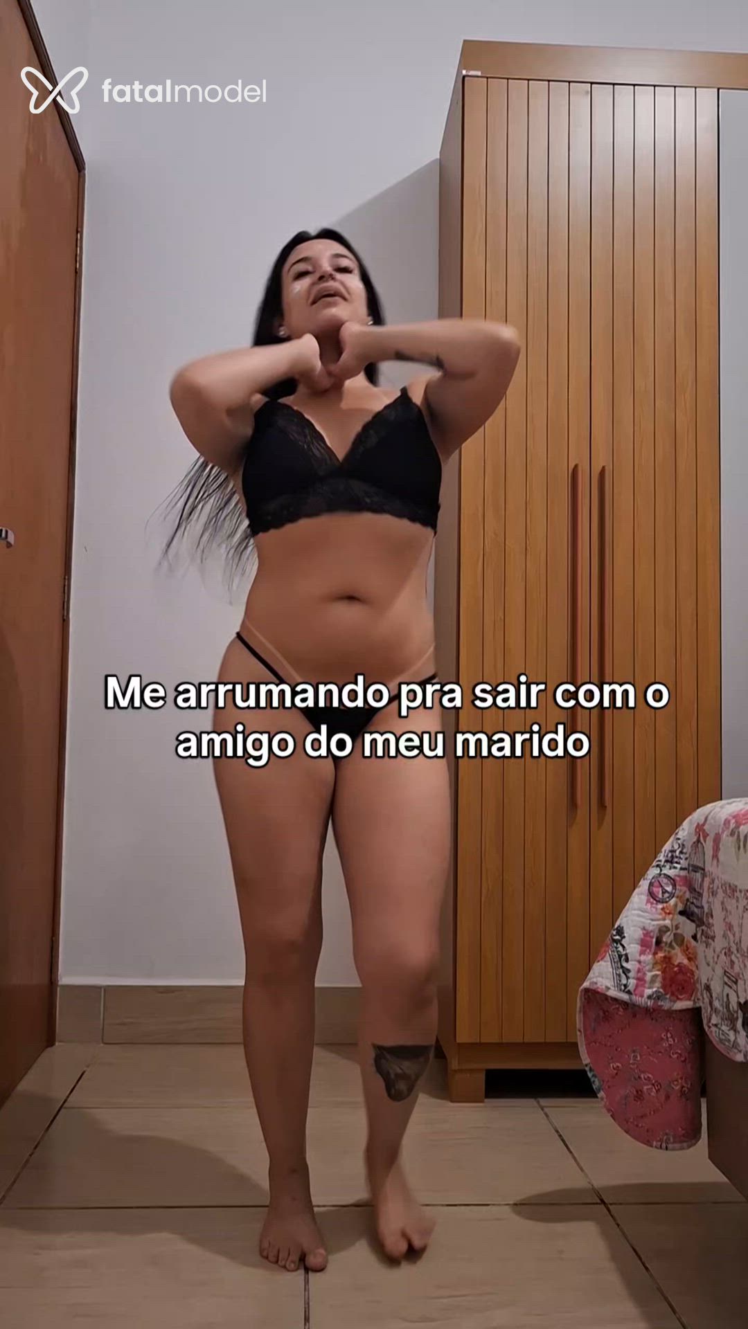 Acompanhante mulher morena (o) de olhos azuis - Yaaas