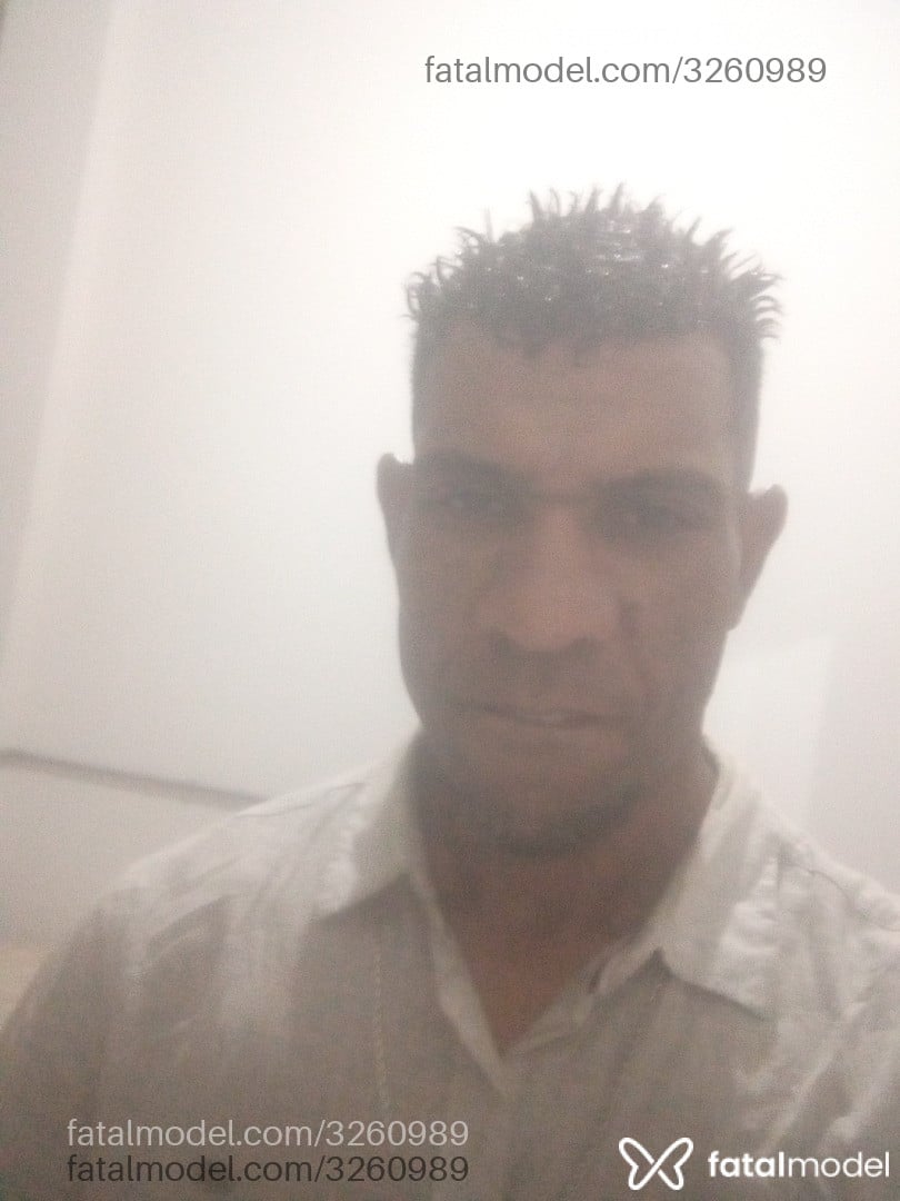 Acompanhante homem com cabelo castanho de olhos castanhos - Cijey Acompanhante homem com cabelo castanho de olhos castanhos - Cijey