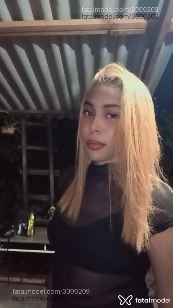 Acompanhante mulher loira (o) de olhos castanhos - Kayne