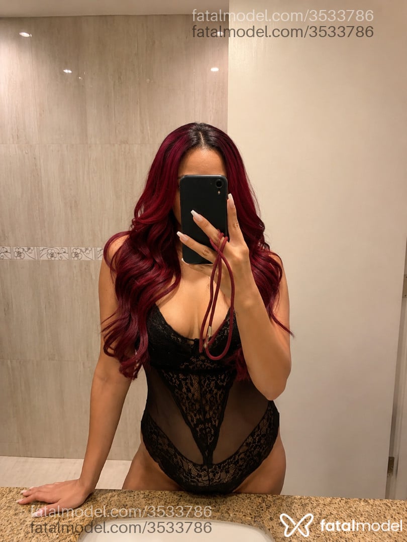 Acompanhante mulher ruiva (o) de olhos castanhos - Madison