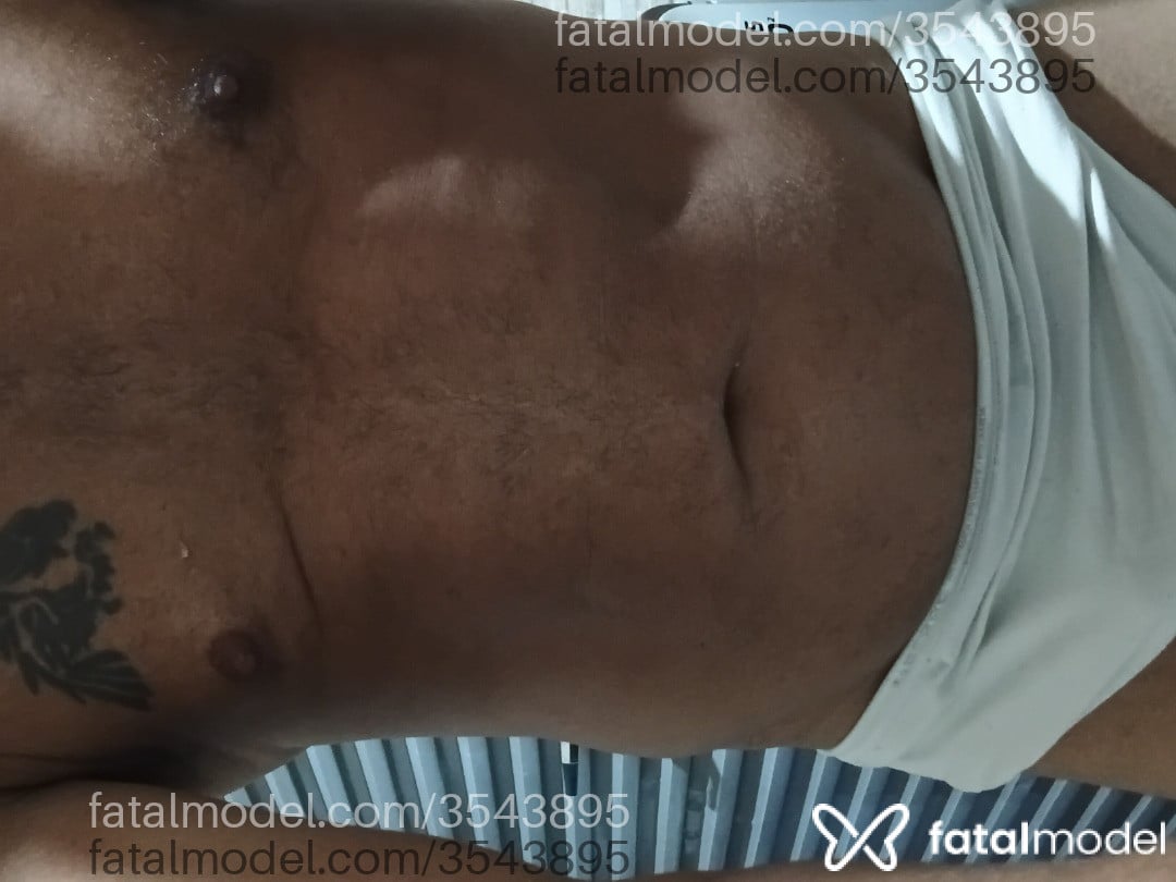 Acompanhante homem com cabelo castanho de olhos castanhos - Namdi