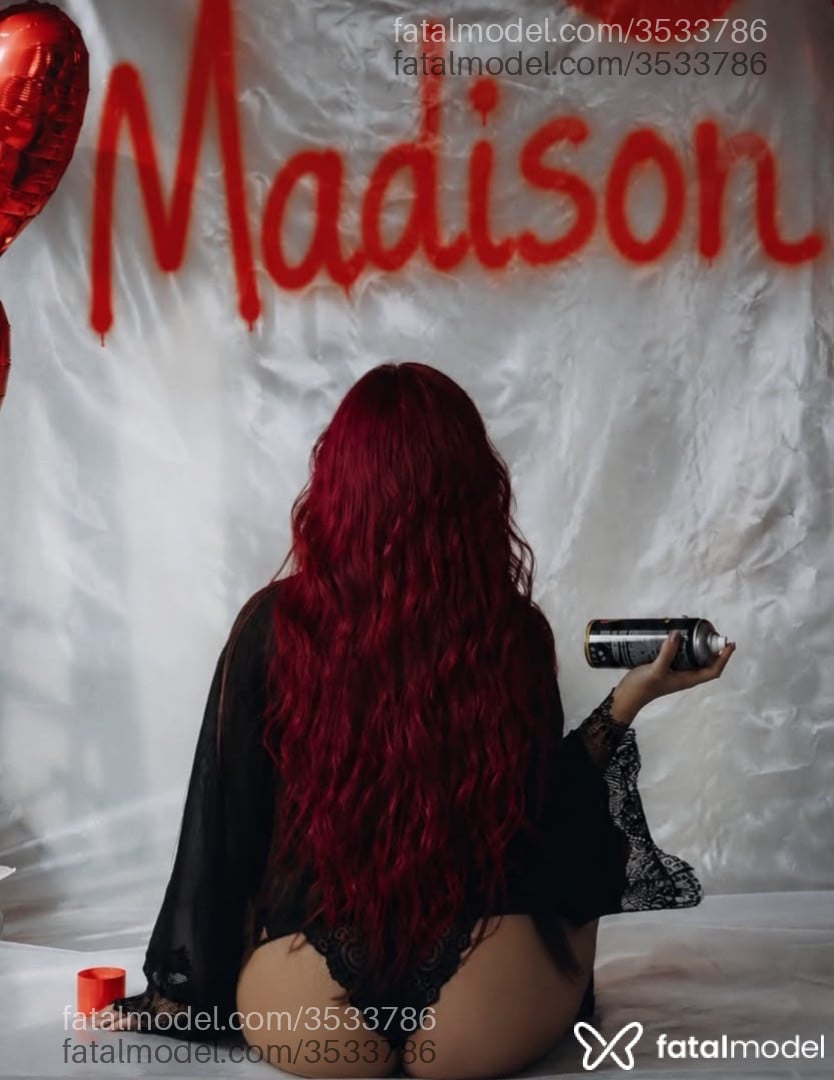 Acompanhante mulher ruiva (o) de olhos castanhos - Madison