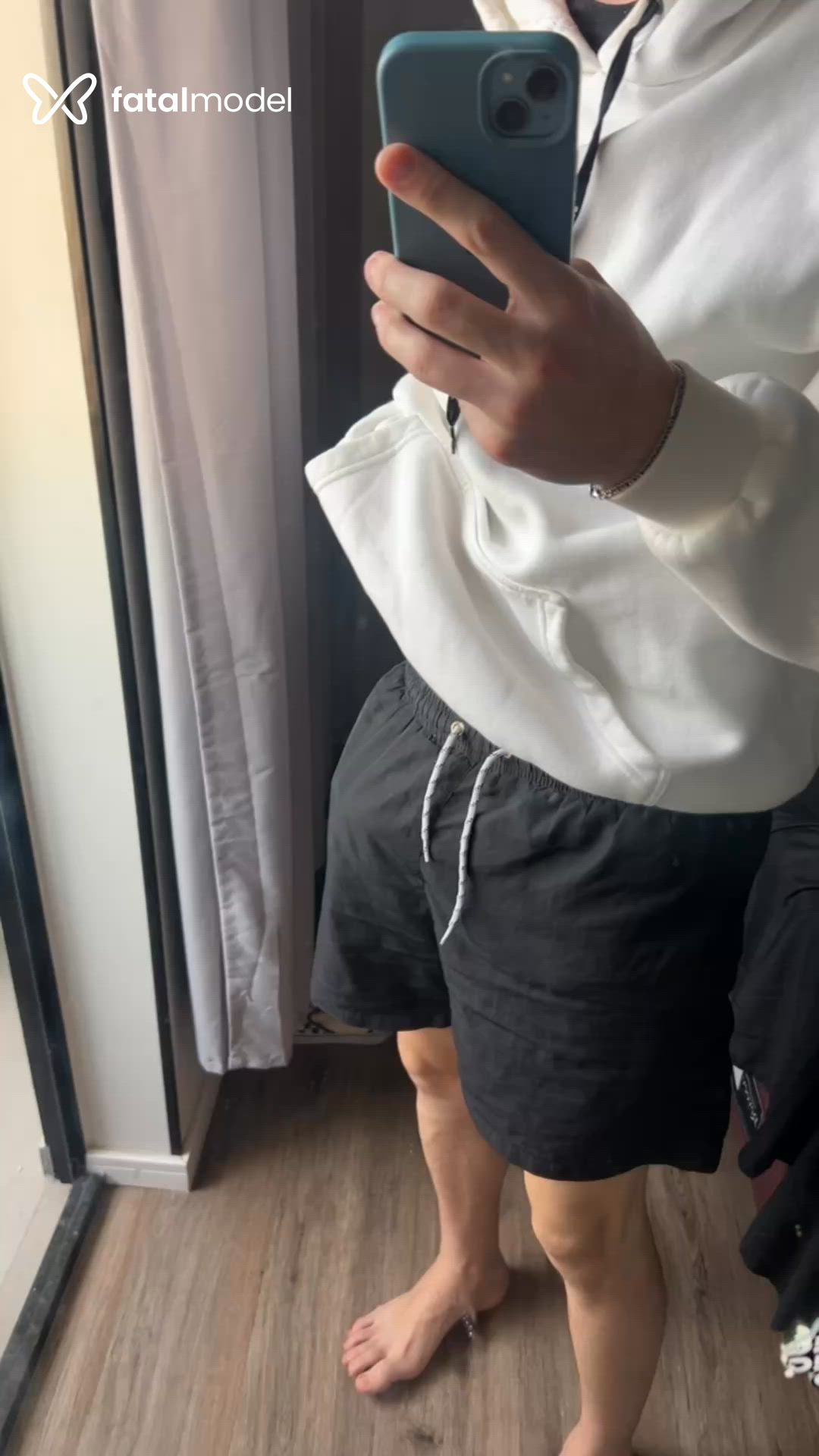 Acompanhante homem com cabelo castanho de olhos castanhos - Jvlle