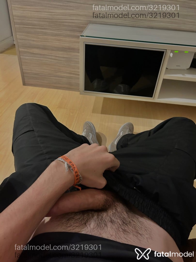 Acompanhante homem com cabelo castanho de olhos castanhos - Jvlle