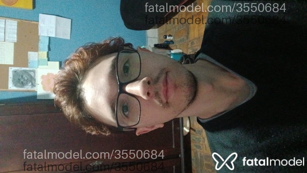 Acompanhante homem com cabelo castanho de olhos castanhos - Ebano