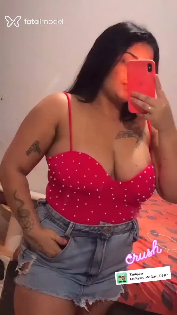 Acompanhante mulher com cabelo castanho de olhos verdes - Anna Clara