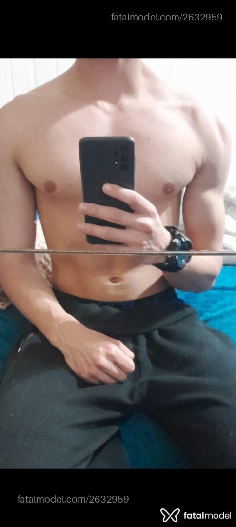 Acompanhante homem com cabelo castanho de olhos castanhos - João Silva