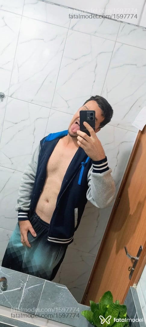 Acompanhante homem com cabelo castanho de olhos castanhos - Clóvis