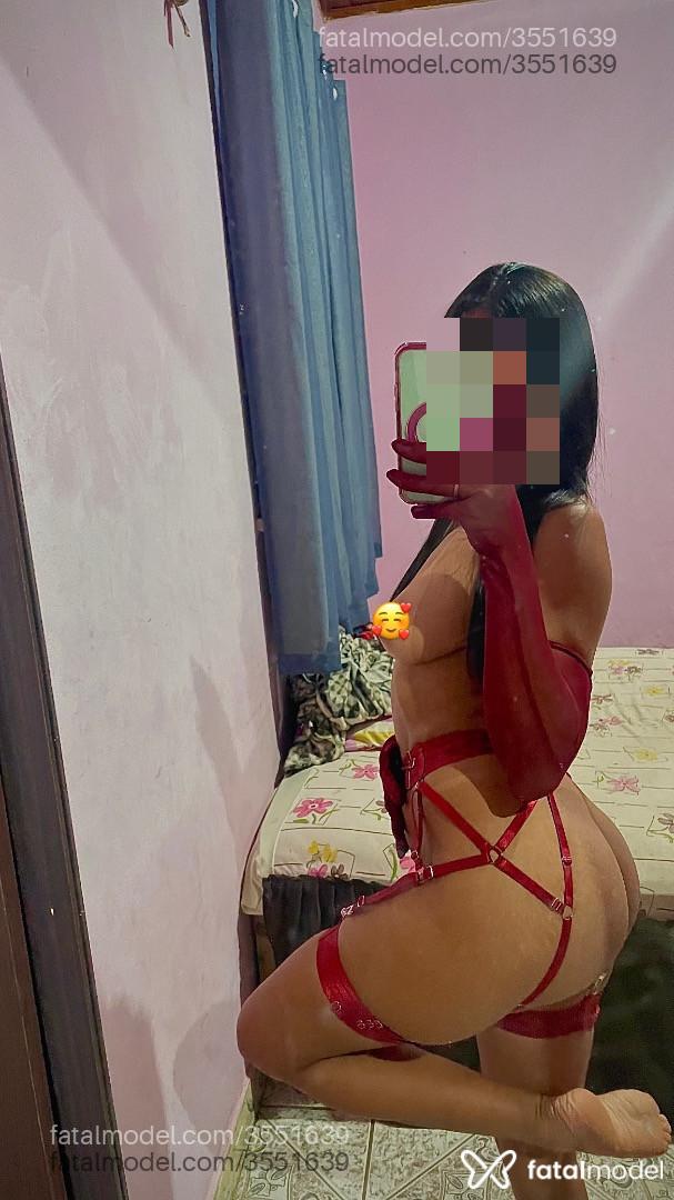 Acompanhante mulher morena (o) de olhos pretos - Morena