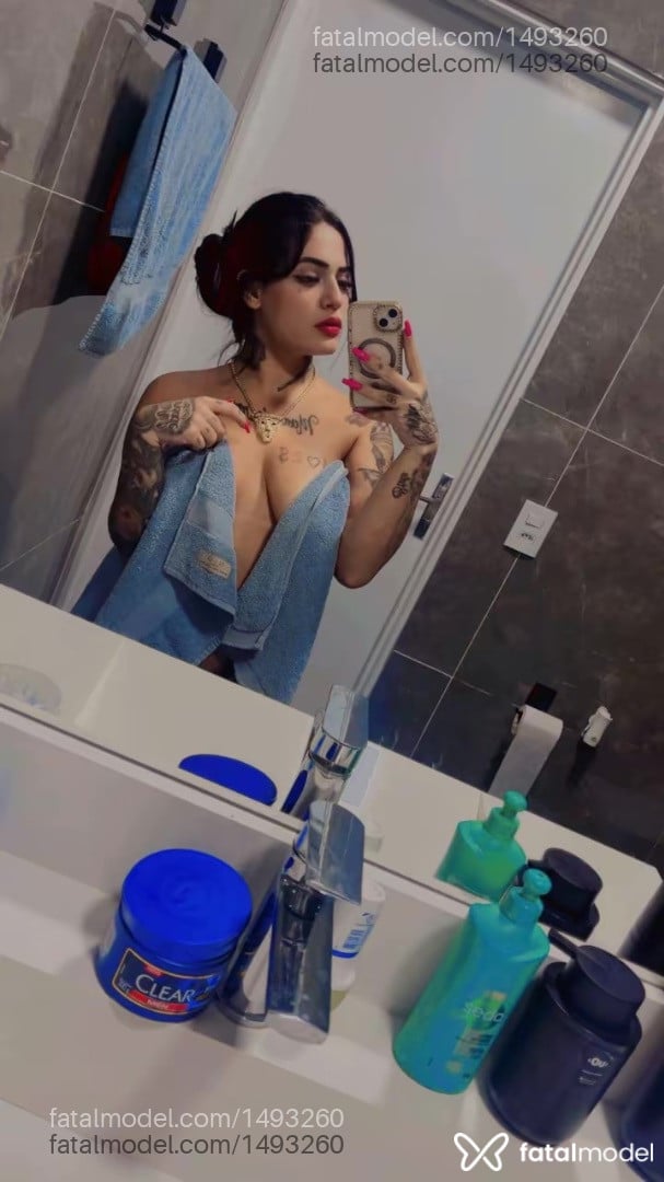 Acompanhante mulher com cabelo castanho de olhos verdes - Joyce Mancinne