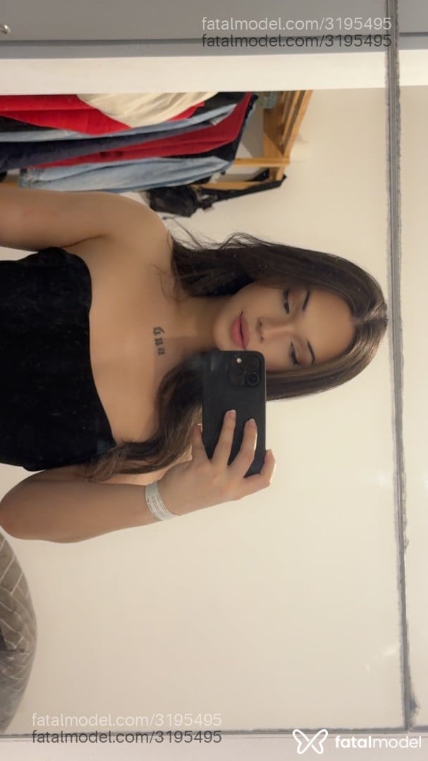 Acompanhante mulher trans com cabelo castanho de olhos castanhos - Alana Souza
