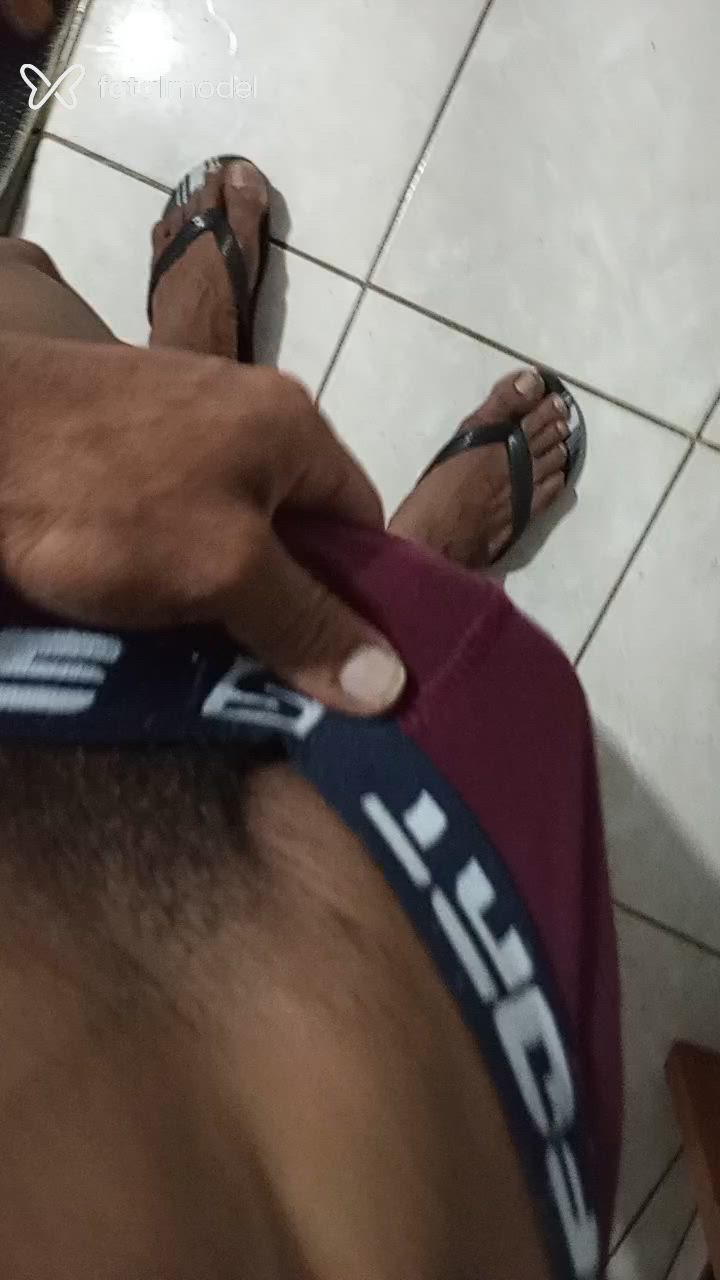 Acompanhante homem com cabelo castanho de olhos pretos - Josue