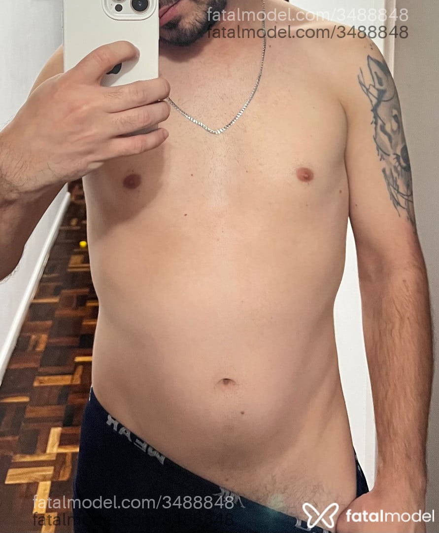 Acompanhante homem com cabelo castanho de olhos castanhos - Felipe