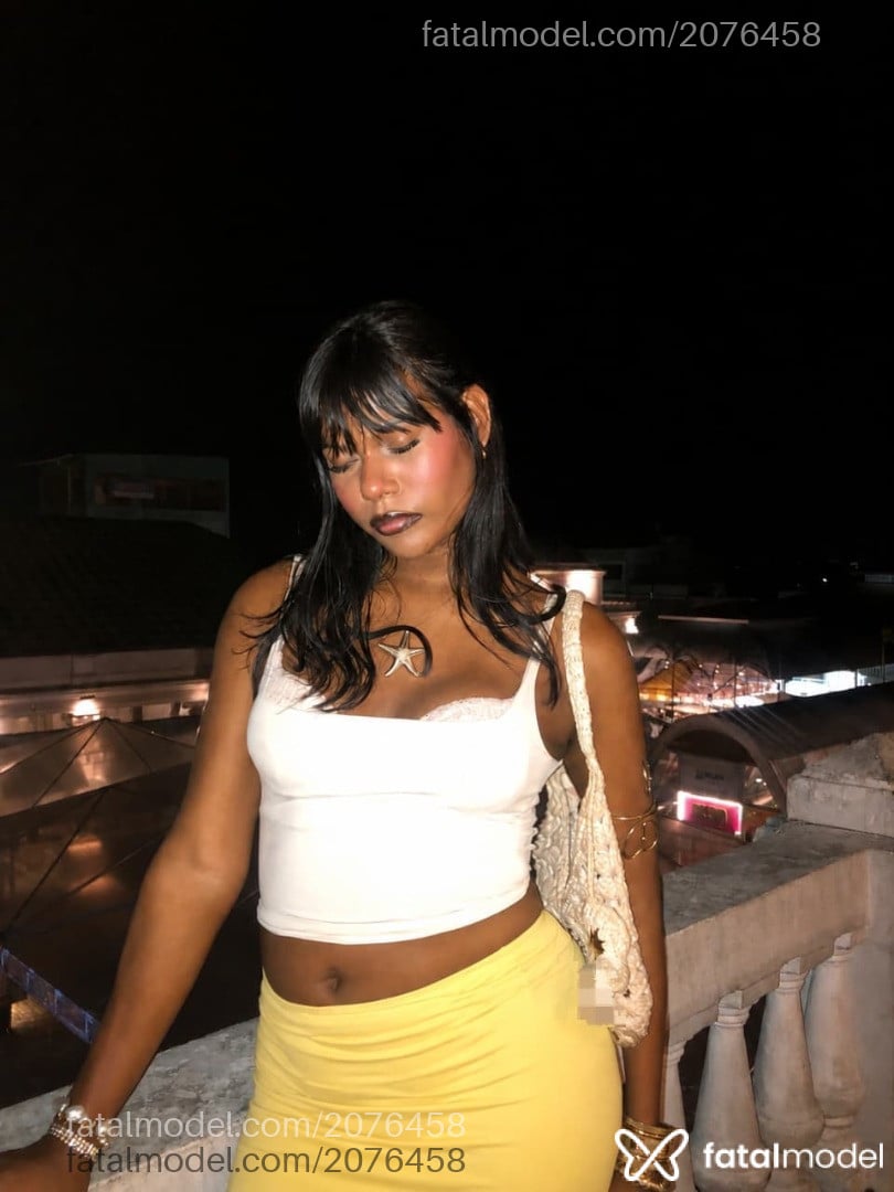Acompanhante mulher trans morena (o) de olhos castanhos - Iaraa