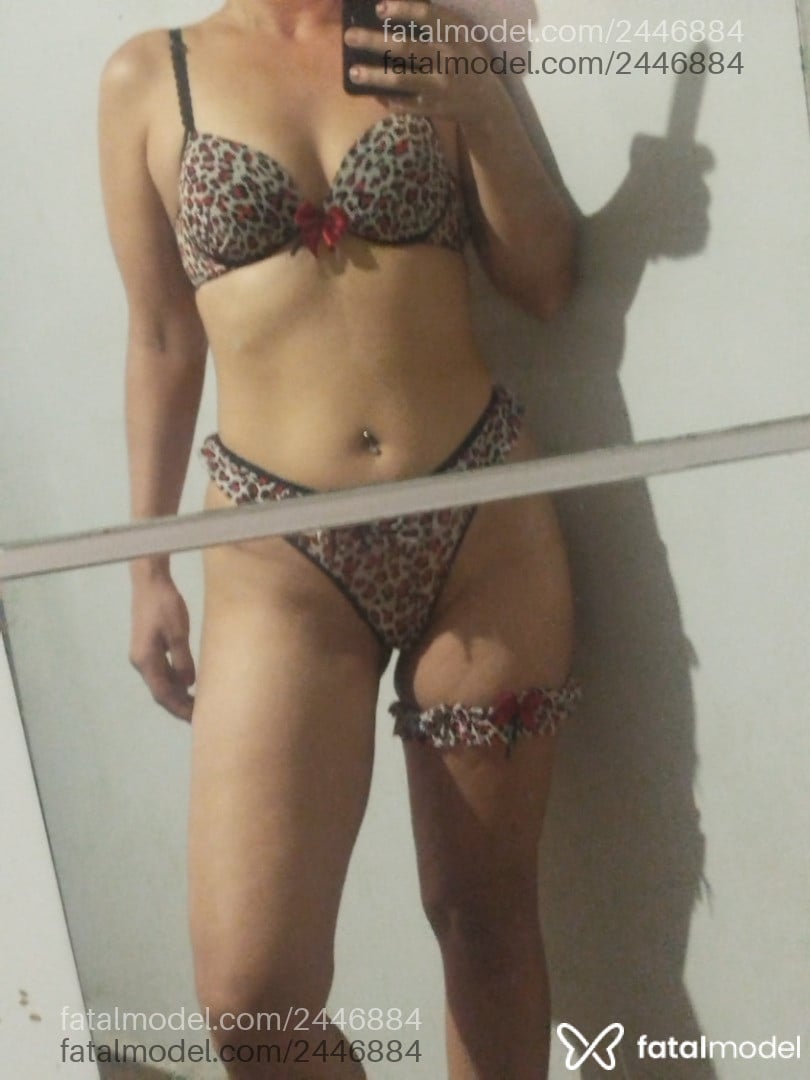 Acompanhante mulher loira (o) de olhos castanhos - Gisele