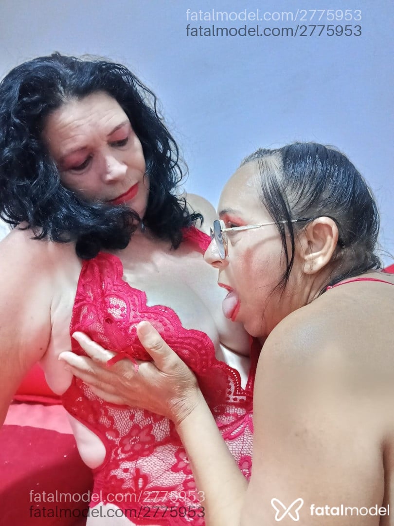 Acompanhante mulher com cabelo castanho de olhos castanhos - Cleo Bandida