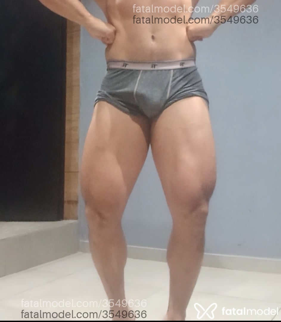 Acompanhante homem com cabelo castanho de olhos pretos - Samuka