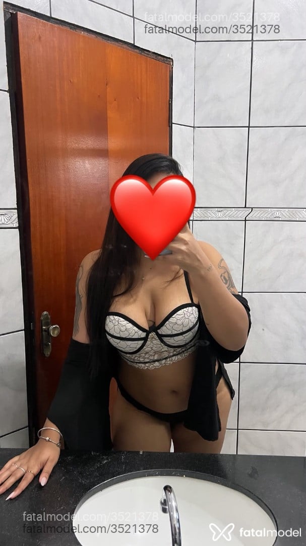 Acompanhante mulher morena (o) de olhos castanhos - Monique