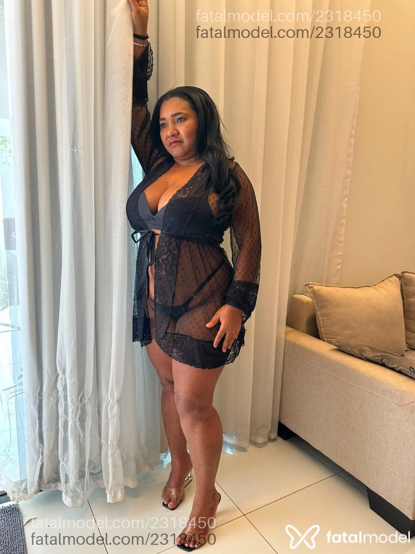 Acompanhante mulher com cabelo castanho de olhos pretos - Solange