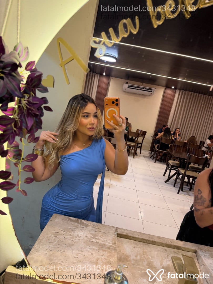 Acompanhante mulher loira (o) de olhos castanhos - Letícia Queiroz