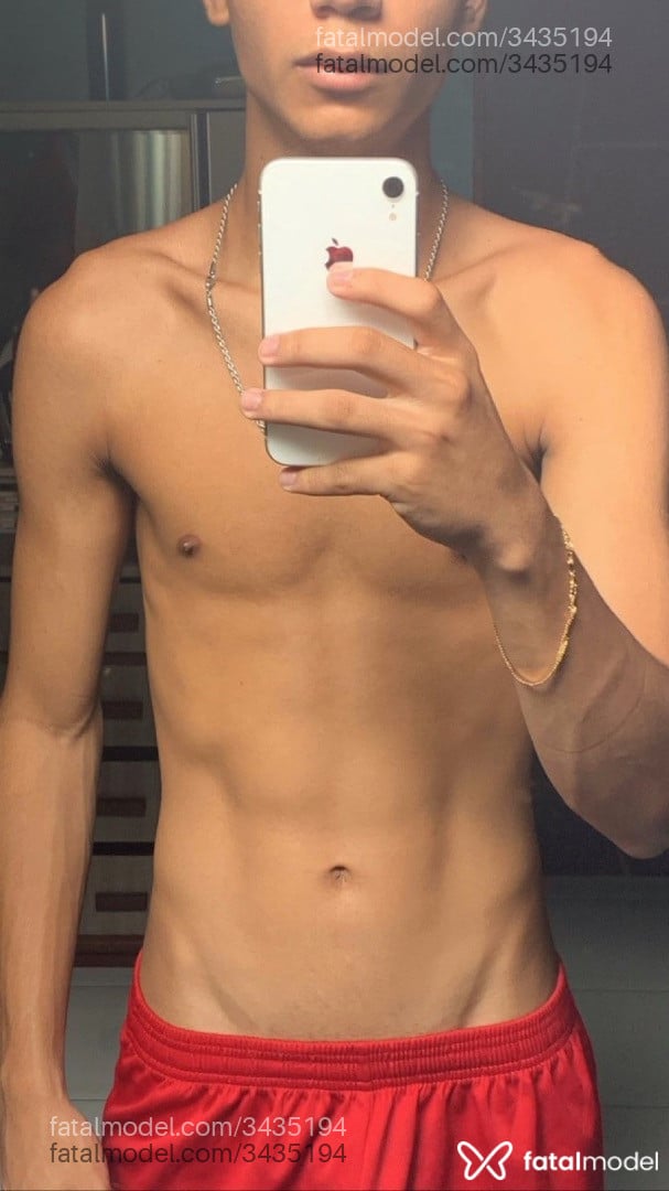 Acompanhante homem morena (o) de olhos castanhos - Theohott