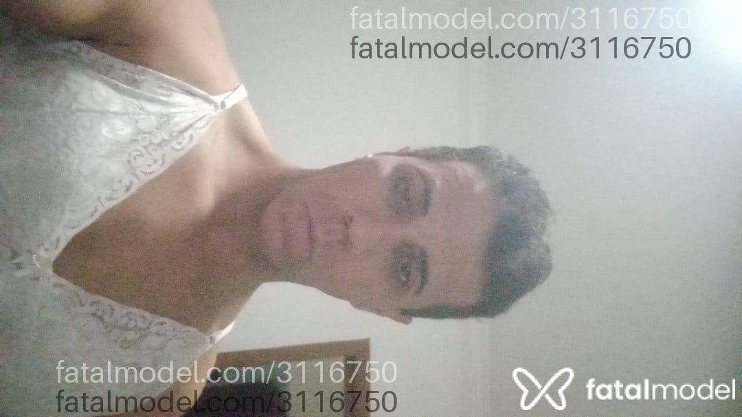 Acompanhante homem com cabelo castanho de olhos castanhos - Salomão