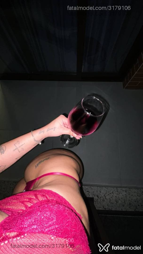 Acompanhante mulher loira (o) de olhos castanhos - Luna Samile