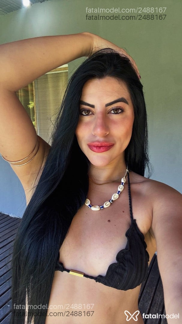 Acompanhante mulher com cabelo castanho de olhos castanhos - Cléo Ferrari