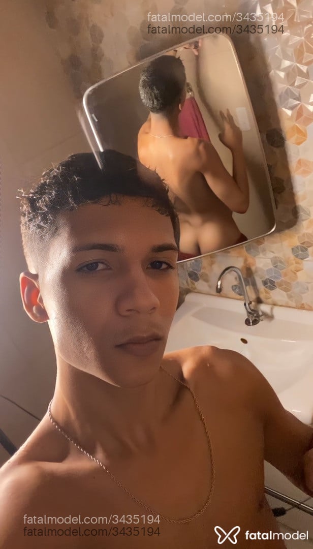 Acompanhante homem morena (o) de olhos castanhos - Theohott Acompanhante homem morena (o) de olhos castanhos - Theohott