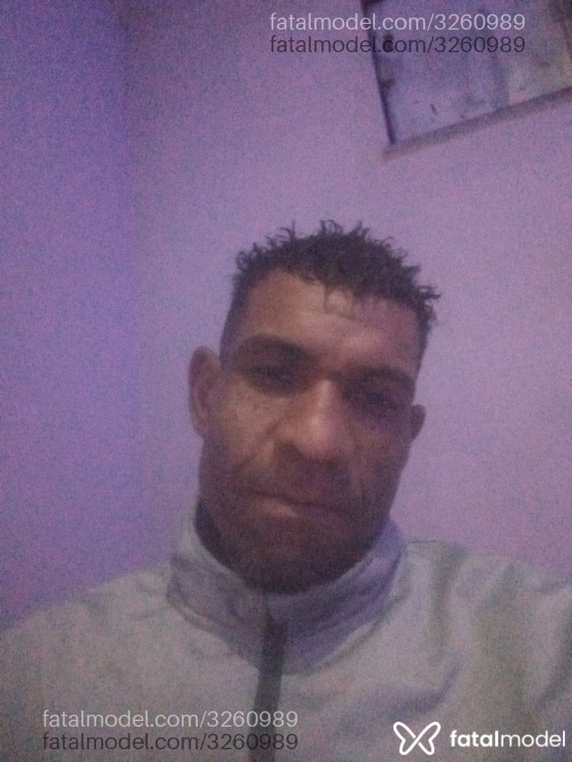 Acompanhante homem com cabelo castanho de olhos castanhos - Cijey