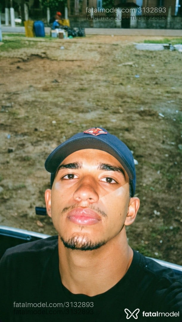 Acompanhante homem morena (o) de olhos pretos - Avares
