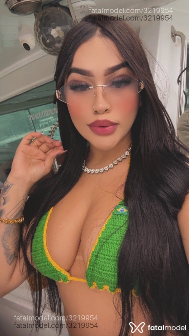 Acompanhante mulher morena (o) de olhos castanhos - Baddie