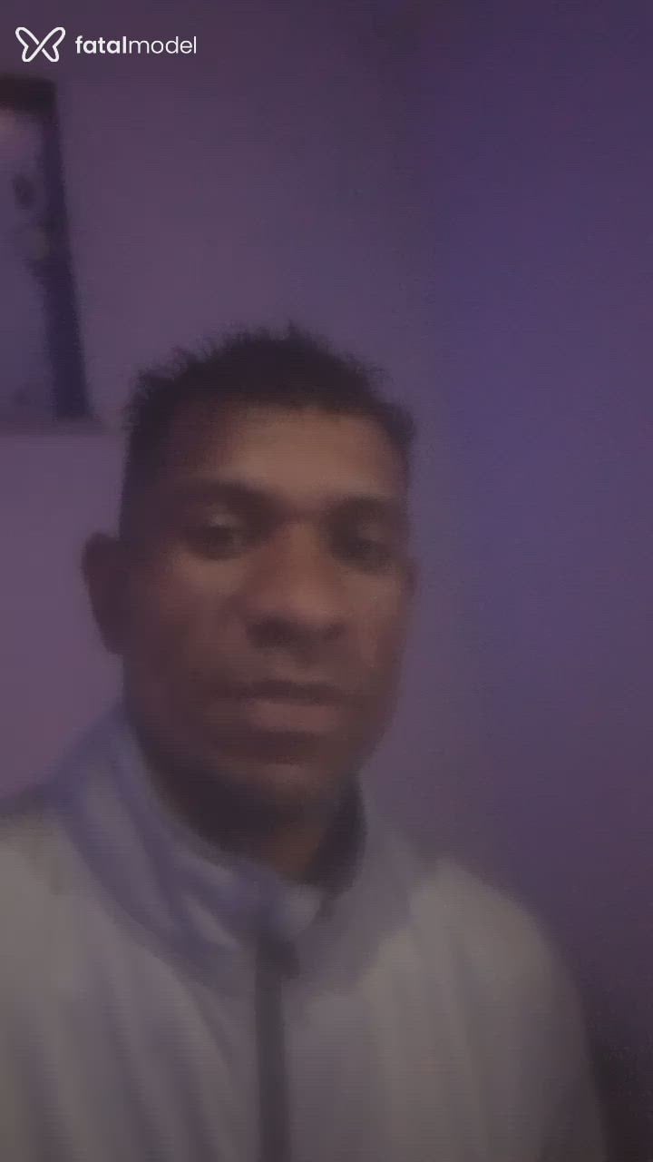Acompanhante homem com cabelo castanho de olhos castanhos - Cijey Acompanhante homem com cabelo castanho de olhos castanhos - Cijey