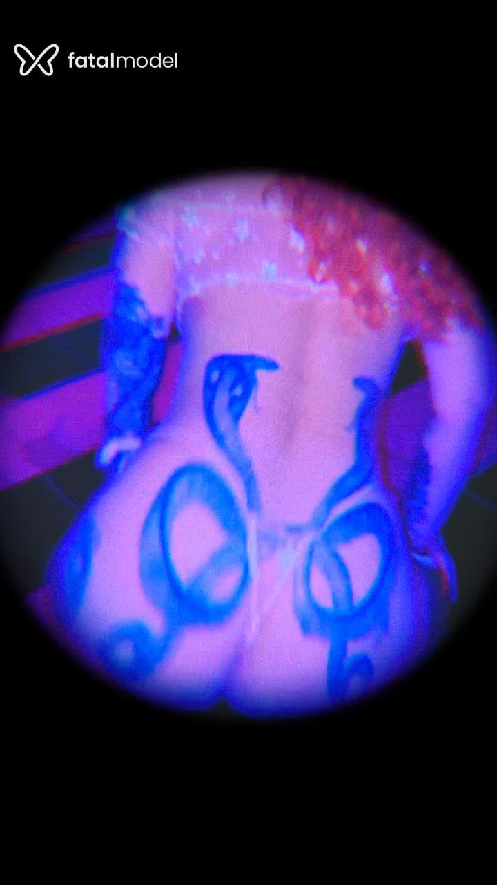 Acompanhante mulher ruiva (o) de olhos castanhos - Pandora