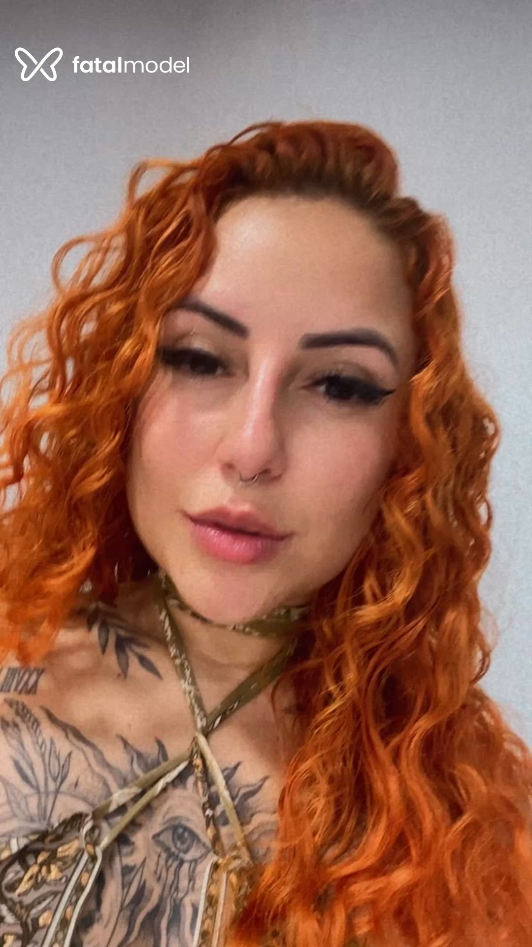 Acompanhante mulher ruiva (o) de olhos castanhos - Pandora