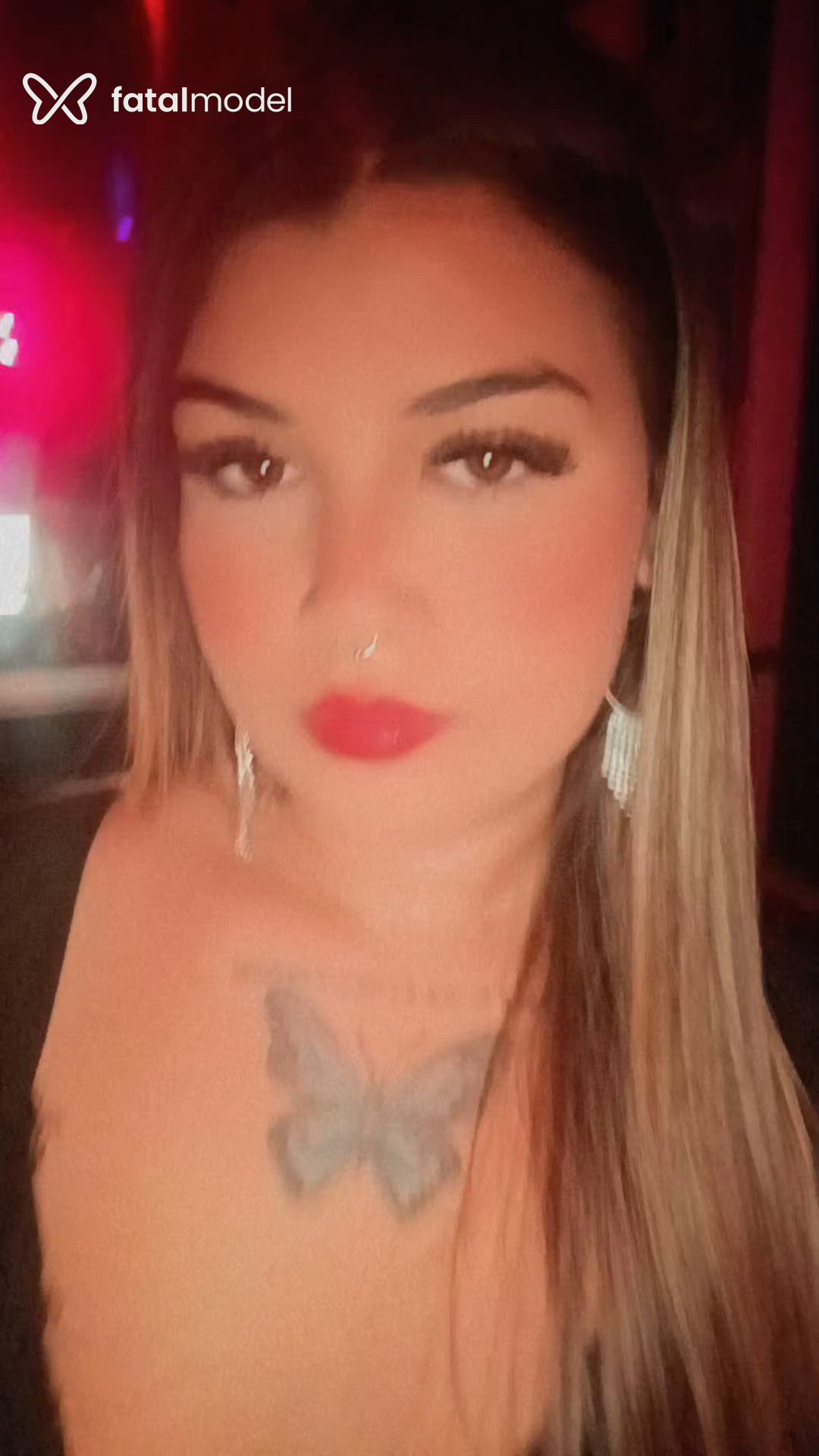 Acompanhante mulher loira (o) de olhos castanhos - Alexa