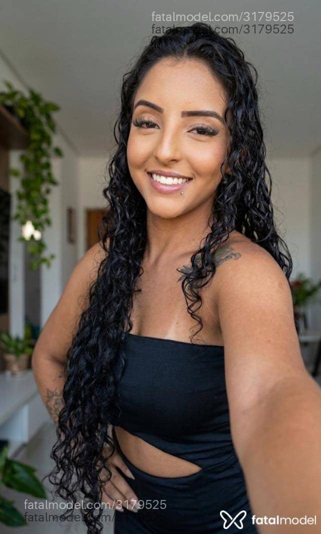 Acompanhante mulher morena (o) de olhos pretos - Suelen Sousa