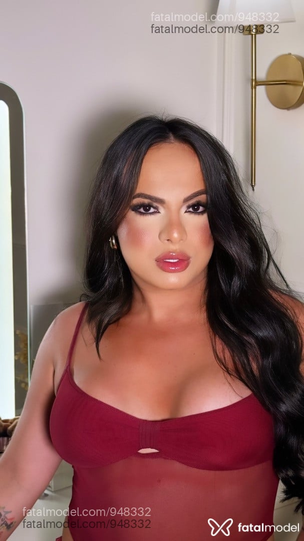 Acompanhante mulher trans morena (o) de olhos castanhos - Raffa