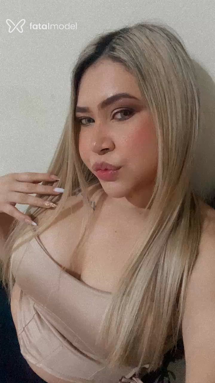 Acompanhante mulher loira (o) de olhos castanhos - Lya Acompanhante mulher loira (o) de olhos castanhos - Lya