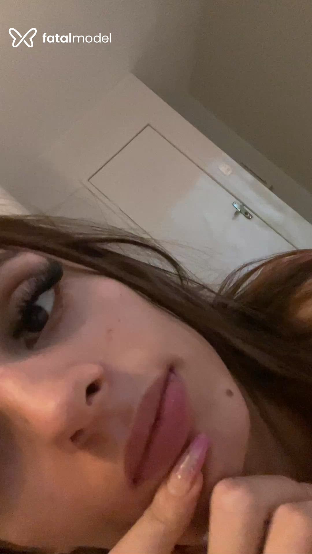 Acompanhante mulher trans com cabelo castanho de olhos castanhos - Alice Rocha