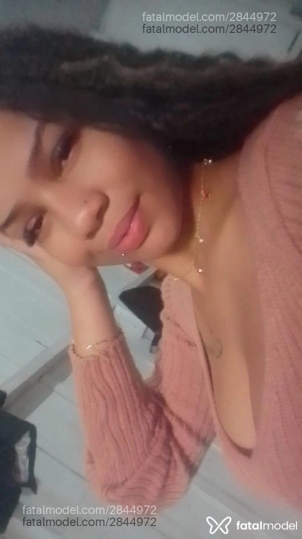 Acompanhante mulher morena (o) de olhos castanhos - Morena