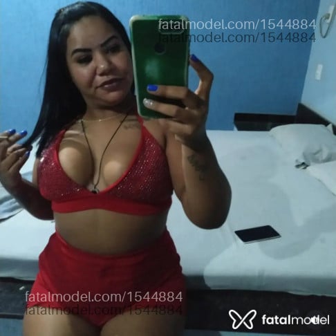 Acompanhante mulher morena (o) de olhos verdes - Morena