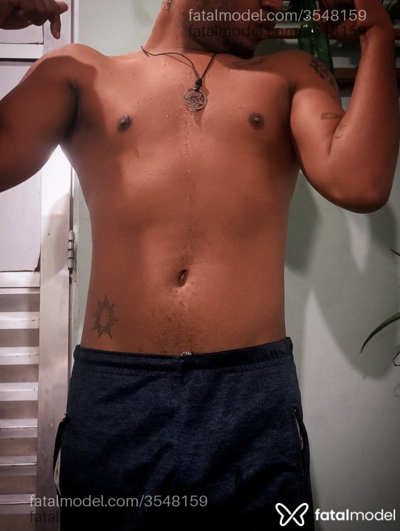 Acompanhante homem morena (o) de olhos castanhos - Lobinho Acompanhante homem morena (o) de olhos castanhos - Lobinho