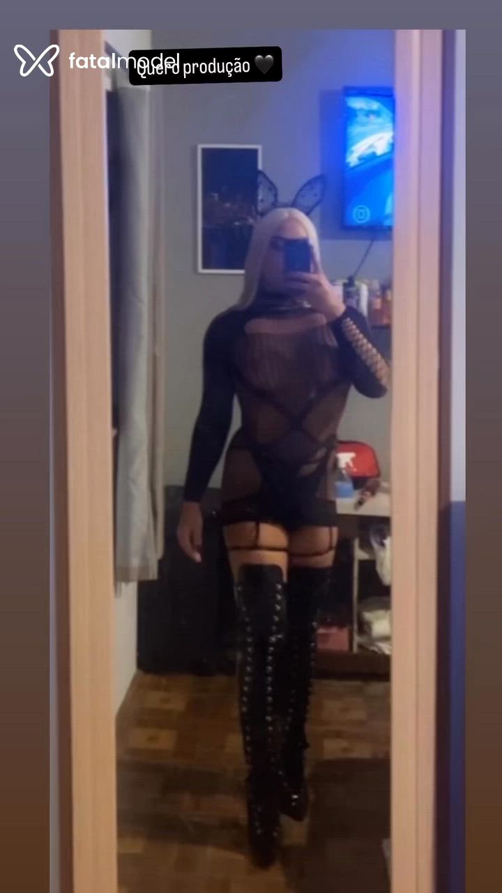 Acompanhante mulher trans loira (o) de olhos castanhos - Angela thais